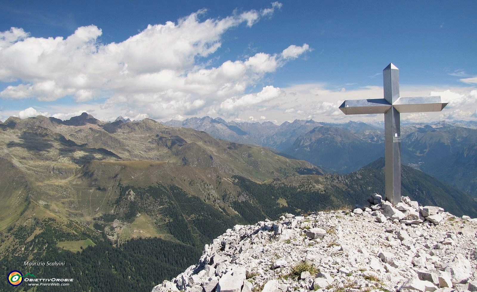 54 Panorama verso l'Alta Valle Seriana....JPG